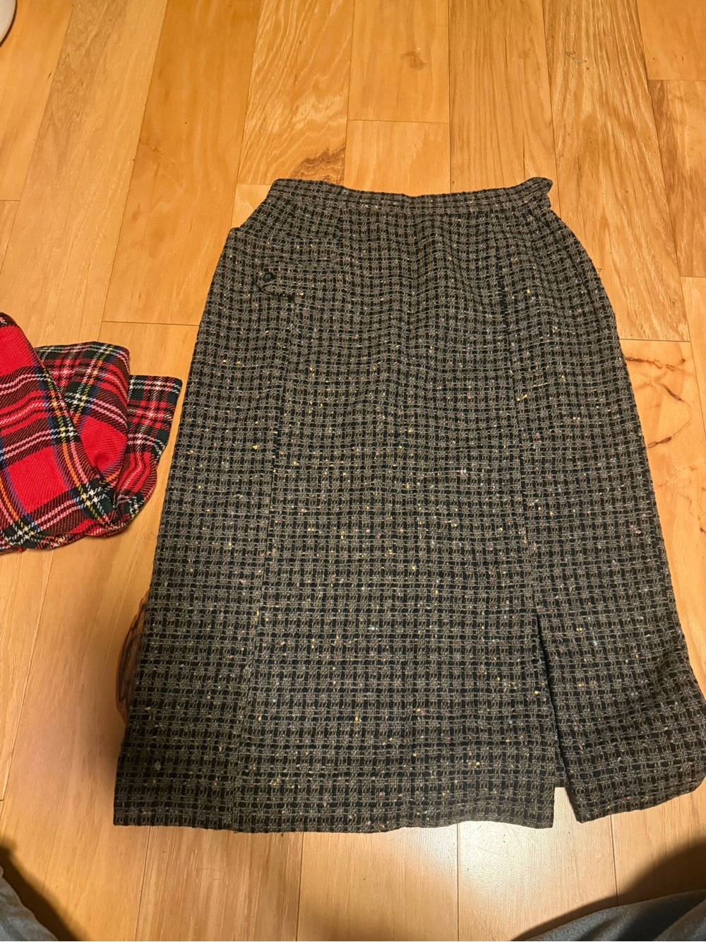 Classic 1950s Black and Gray Tweed Pencil Skirt